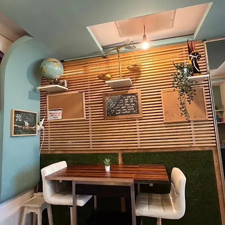 Charming Corner In Appartement Almada